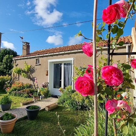 Brigitte Et Franck Bed & Breakfast Triaize Exterior photo