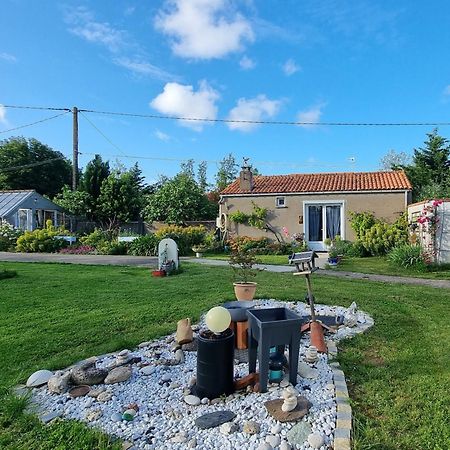 Brigitte Et Franck Bed & Breakfast Triaize Exterior photo
